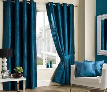 Синие шторы в интерьере – гармония вашего дома
