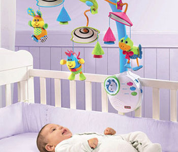 Такие разные игрушки для новорожденных