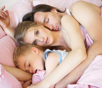 Плюсы и минусы совместного сна с ребенком
