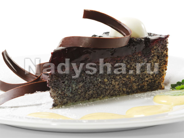 Шоколадный торт со сметанным кремом и кумкватами