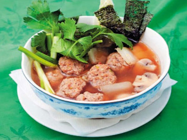 Суп со свиными фрикадельками по-азиатски