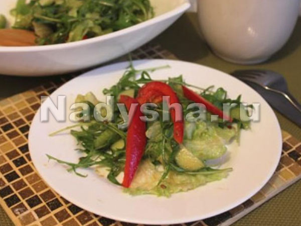 Зеленый салат из рукколы
