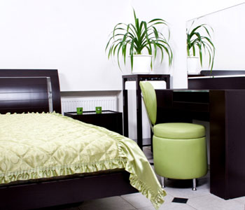 Оформление зеленой спальни