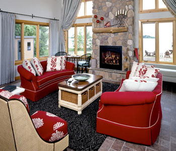 Варианты использования красного дивана в интерьере